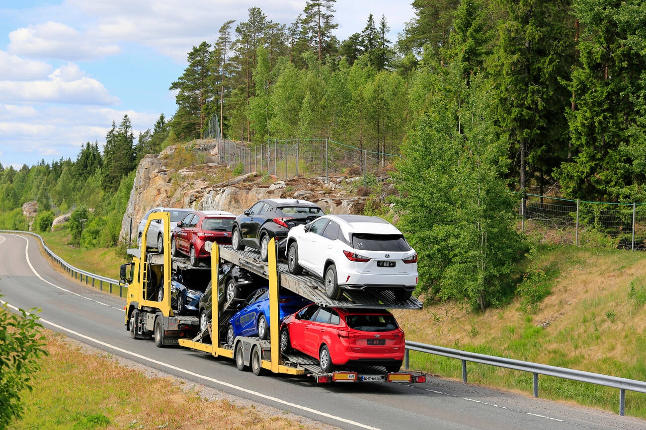 Facile selezione il trasporti autovetture con bisarca a Shipedi